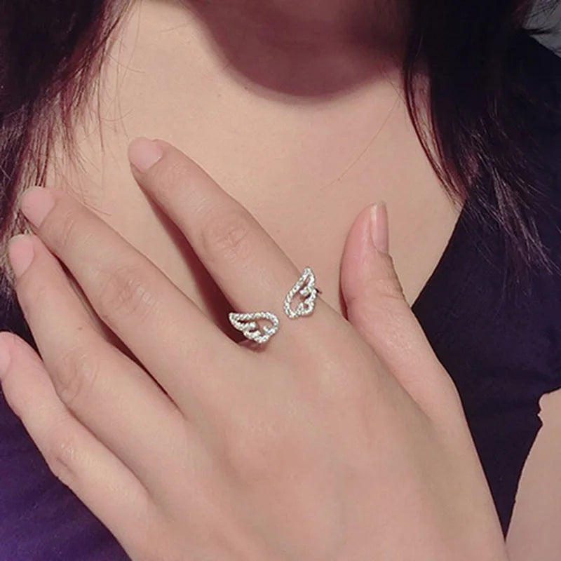 Ring med englevinger og strass