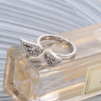 Ring med englevinger og strass