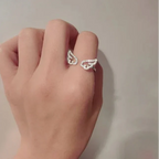Ring med englevinger og strass