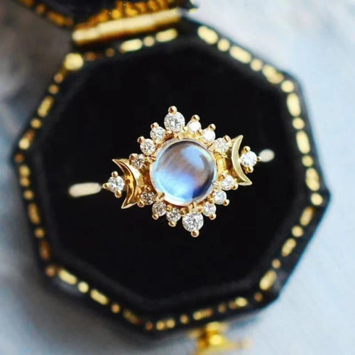 Ring med sten af månesten og strass
