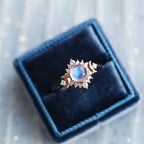 Ring med sten af månesten og strass