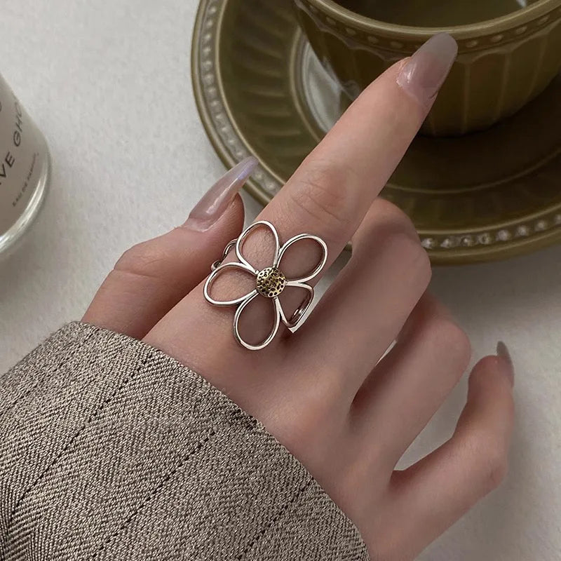 Elegant stor blomst ring