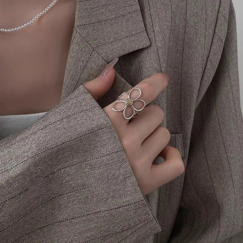 Elegant stor blomst ring