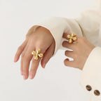 Ring med stor blomst i vintage-stil