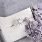 Oval ring med månesten og zirkon