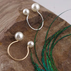 Prsten Retro styl s bílými perličkami stříbrný