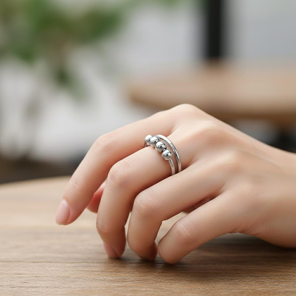 Prsten proti stresu s otáčivými perličkami 