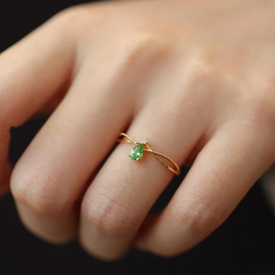 Bague avec Goutte d'Eau en Pierre et Zircon