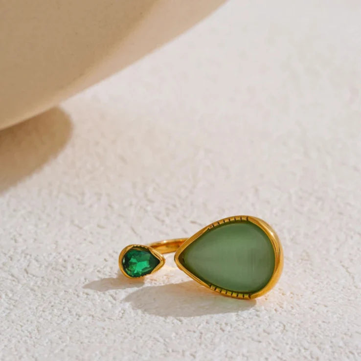 Prsten s kapkou vody z přírodního kamene a zirkonu