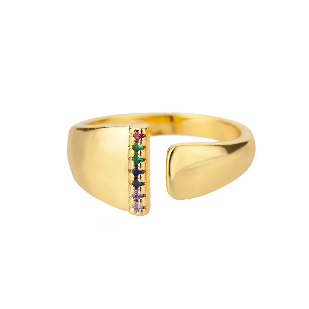 Bred personlig ring med regnbueinitial i