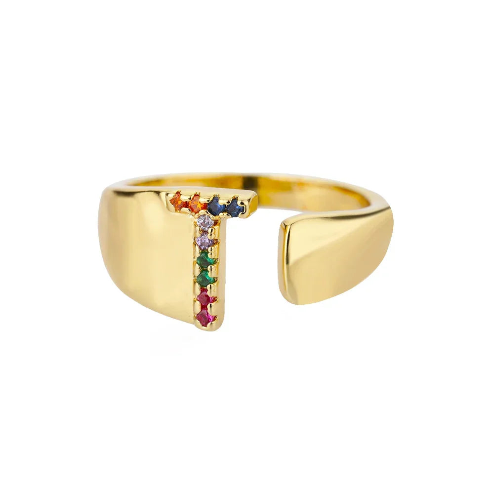 Bred personlig ring med regnbueinitial t