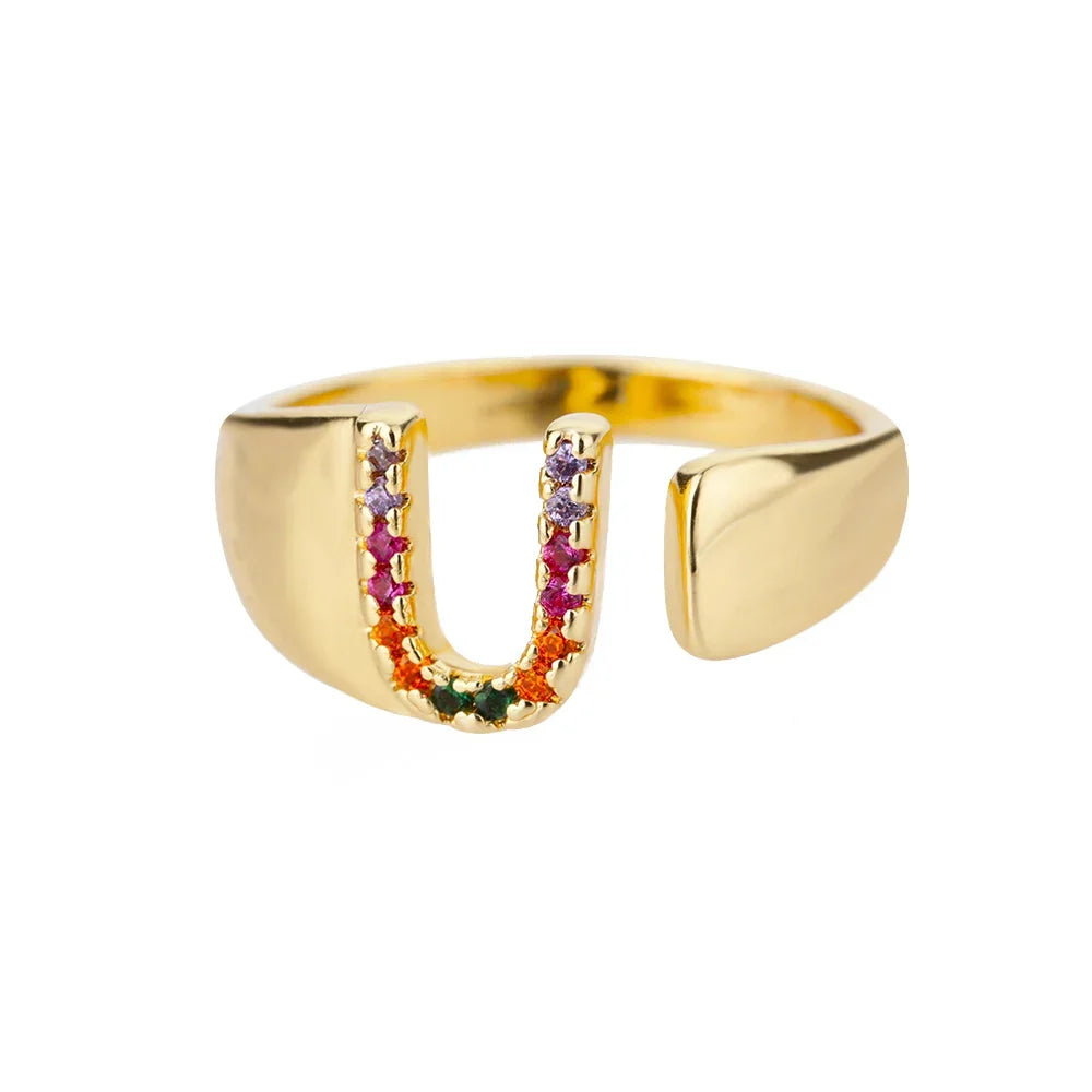 Bred personlig ring med regnbueinitial u