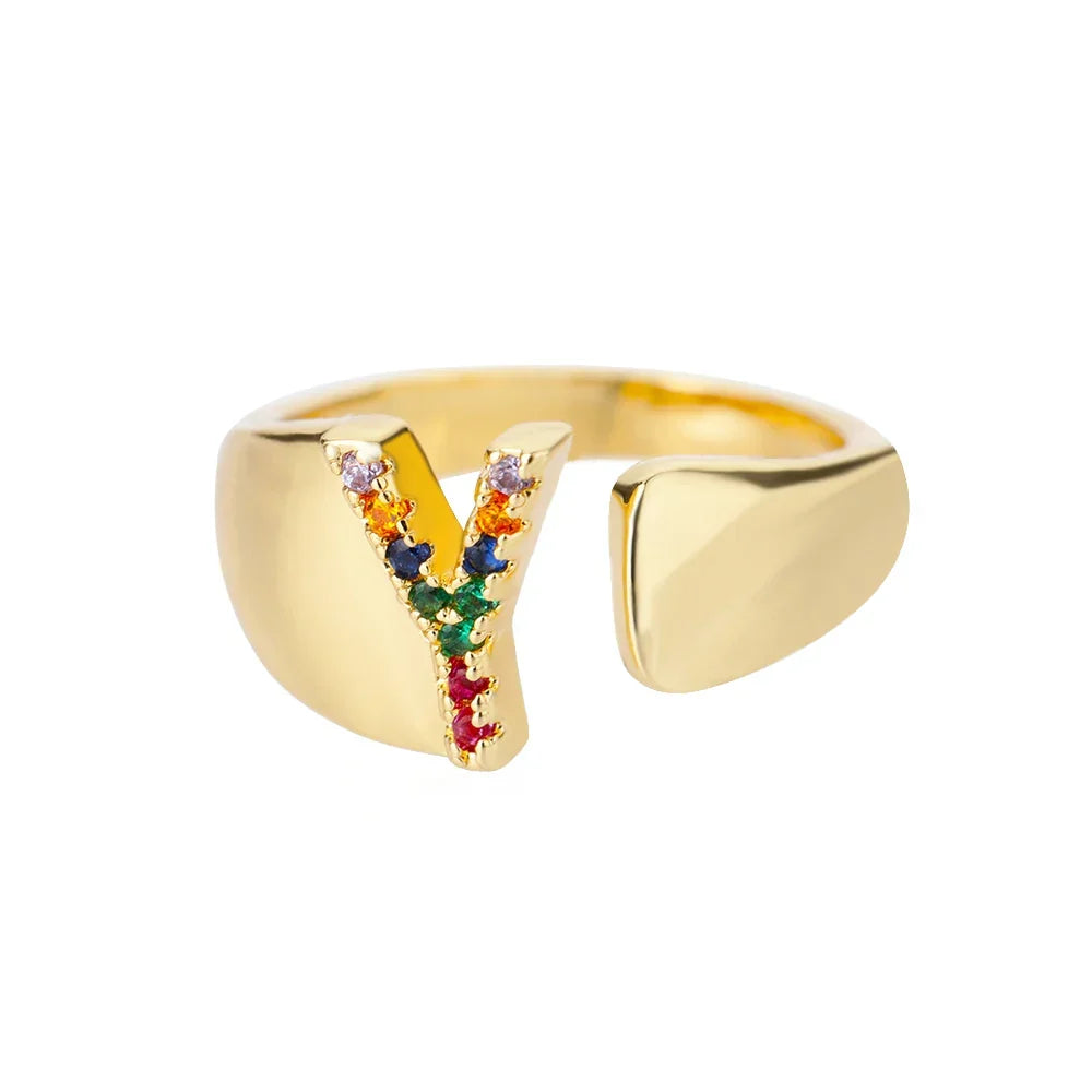 Bred personlig ring med regnbueinitial y