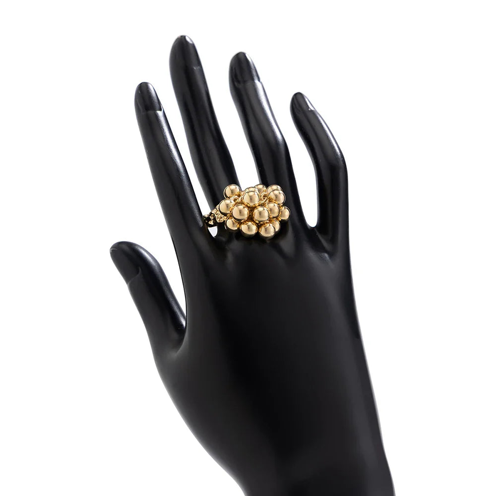 Ring med sølv- eller guldbelagte perler