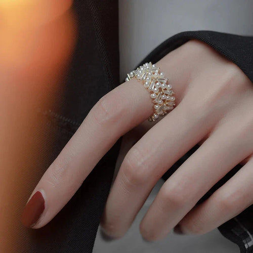 Ring med hvide perler i zirkonium