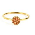 Ring med små runde fødselssten til kvinder januar