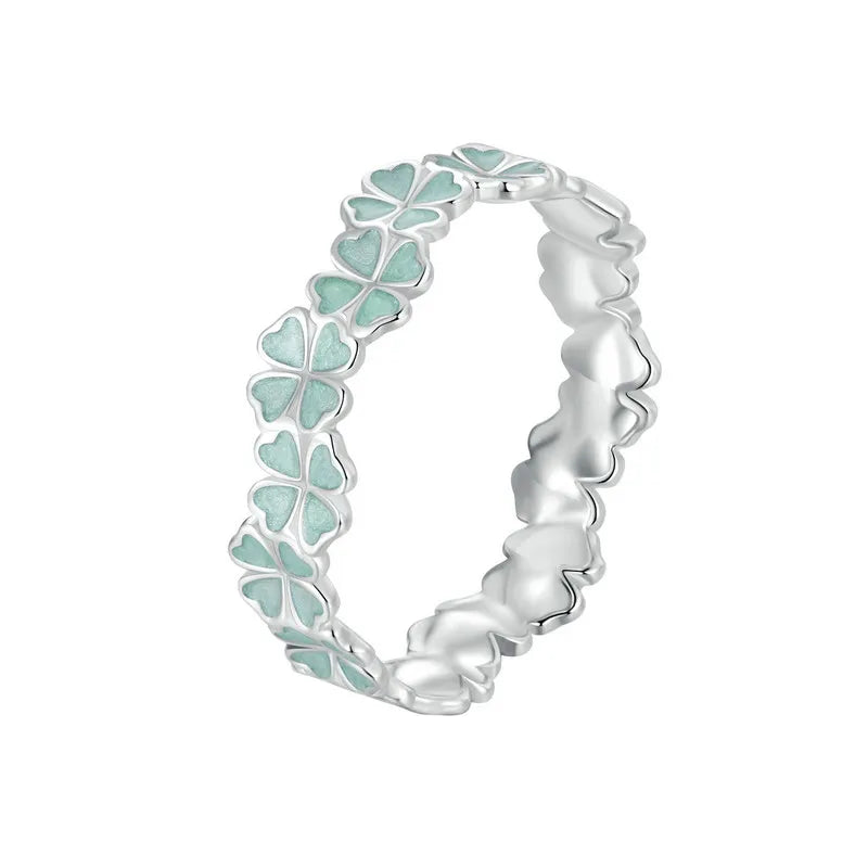 Ring med grønne firkløver