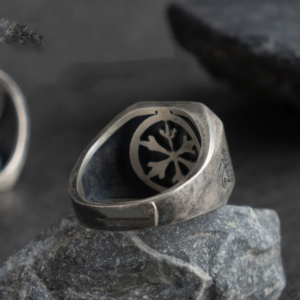 Čtvercový prsten ve stylu egyptském