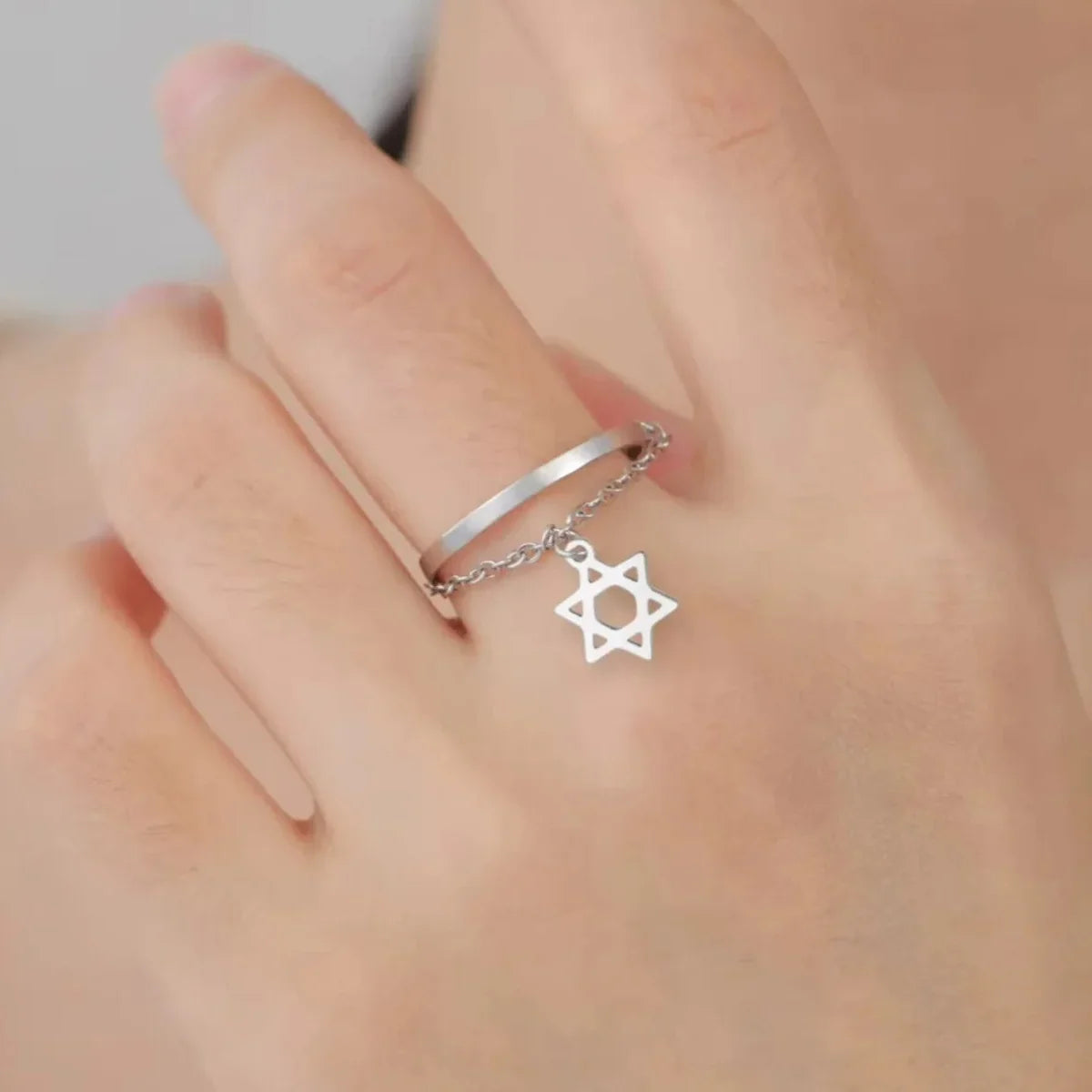 Designring med Davidsstjernen, jødisk symbol, i sølv