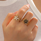 Elegant ring med sort blomst