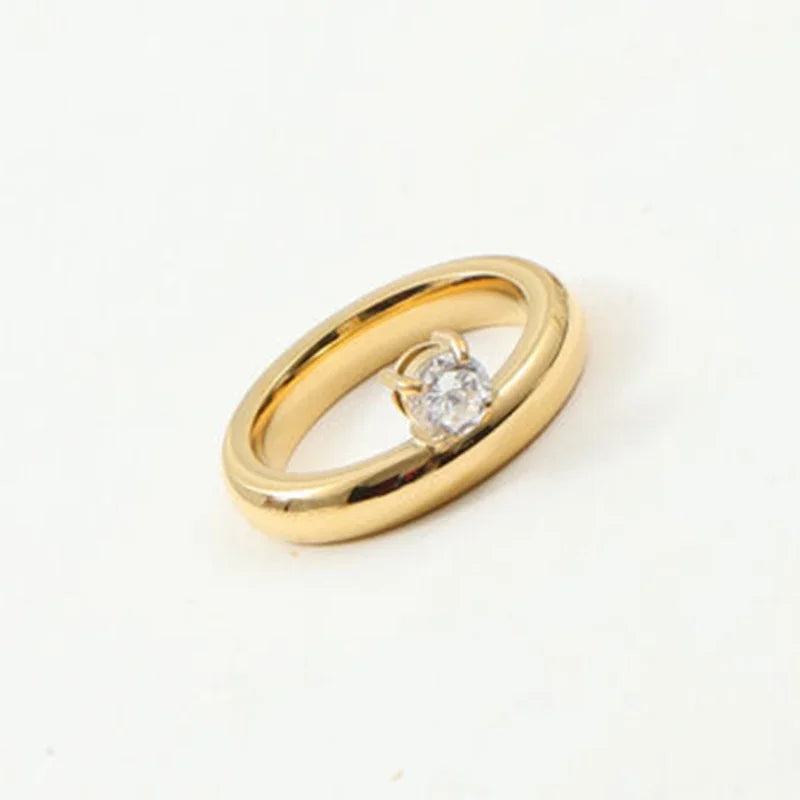 Tynn vann-dråpe ring med perle i zirkonium 2