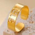 Bred ring med jødisk hebraisk gravering i guld