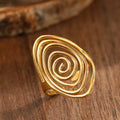 Bred ring i form av en texturerad spiral i guldton