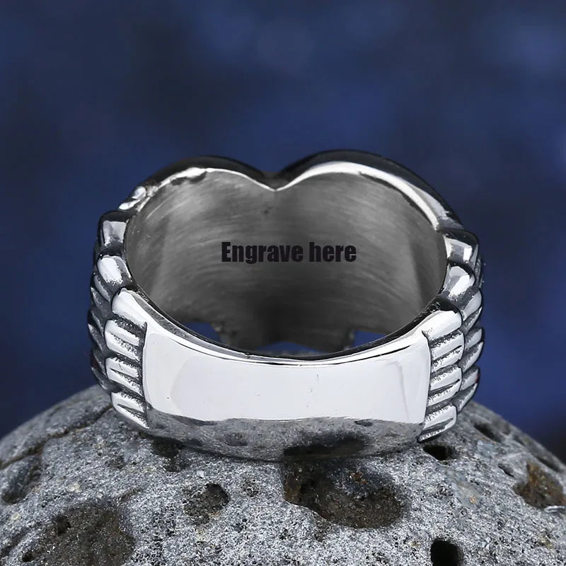 Ring med antikt fjerdesign