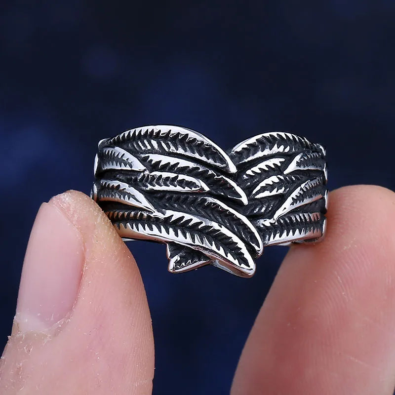 Ring med antikt fjerdesign