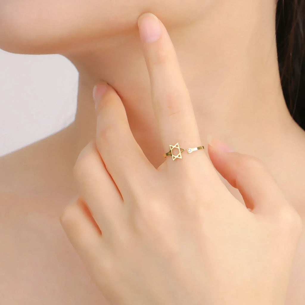 Öppen ring med den judiska symbolen Davidsstjärna i guld
