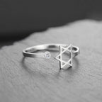 Öppen ring med den judiska symbolen Davidsstjärna i silver