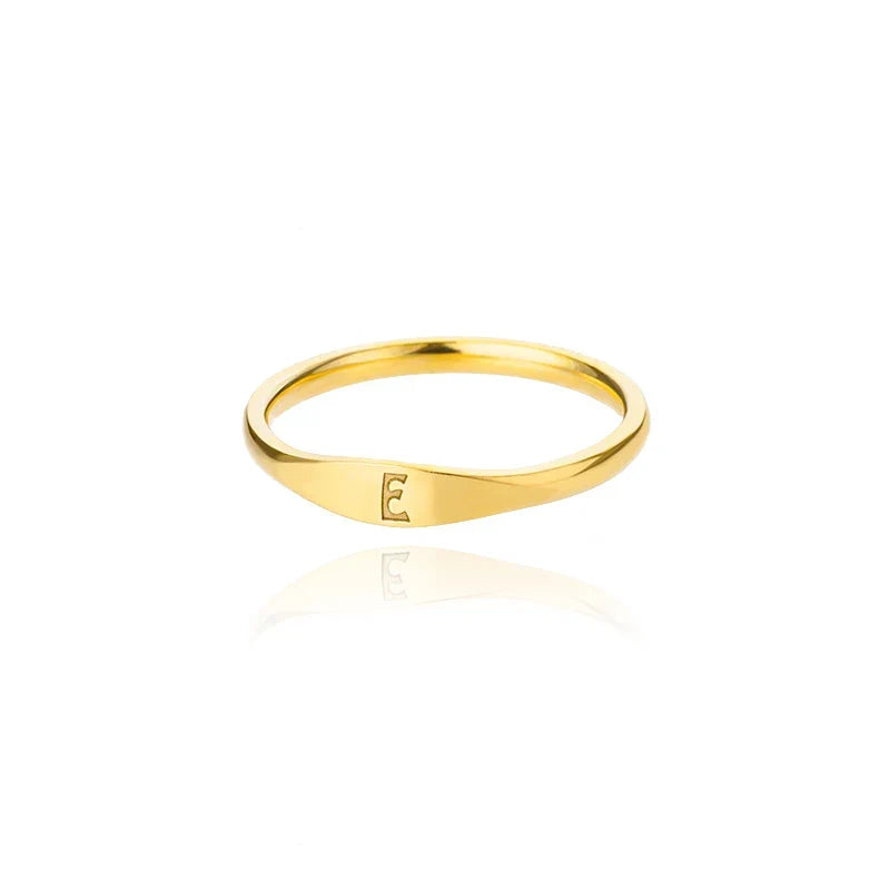 Dame ring initial e