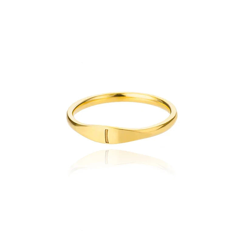 Dame ring initial i