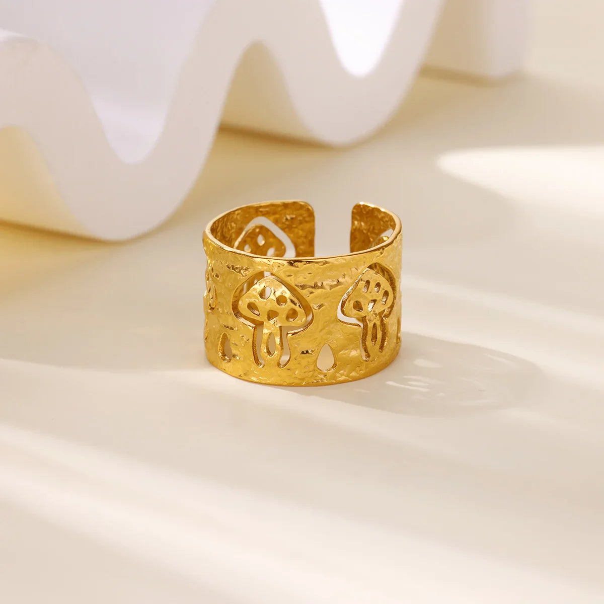 Bague Rétro avec Champignons or