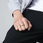 Roterende ring med halvmåner for menn i gull