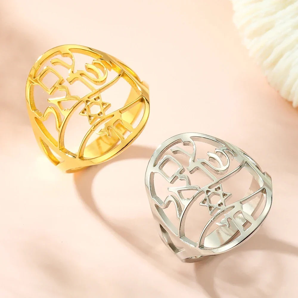 Symbolisk judisk ring med hebreisk gravyr, Davidsstjärna och Haï Chai, guld