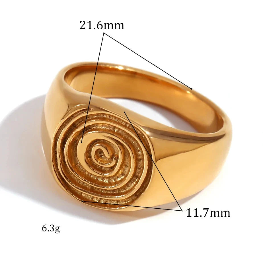 Signetring med inngravert spiralmotiv