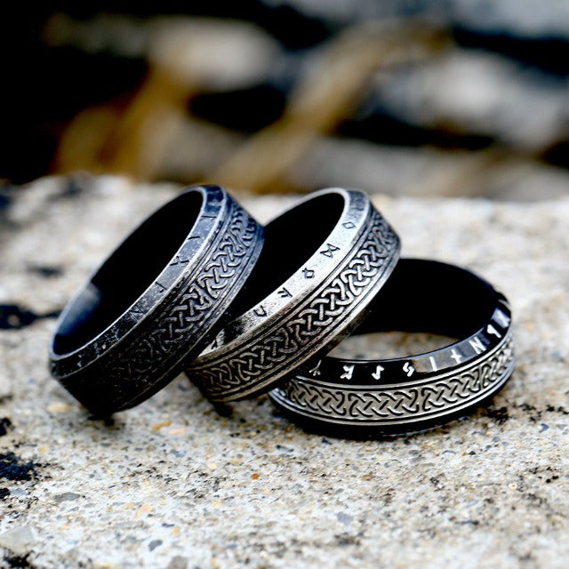 Gammel Vikingering med runer