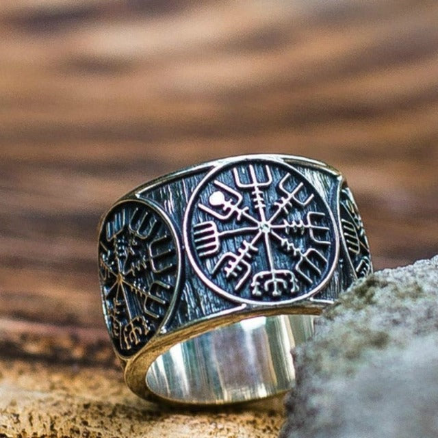 Viking Vegvisir ring