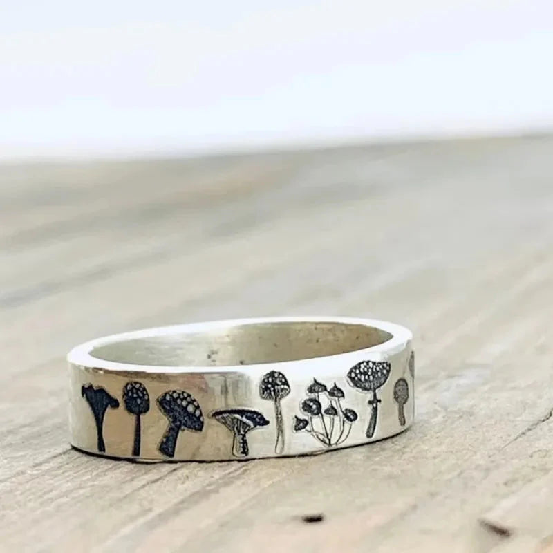 Vintage ring med svampe
