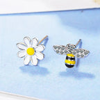 Øredobber med bie og prestekrageblomst