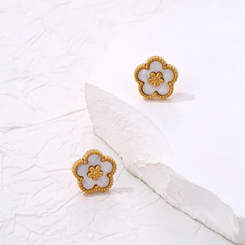 Øreringe med stift og 5-blads kløver hvid