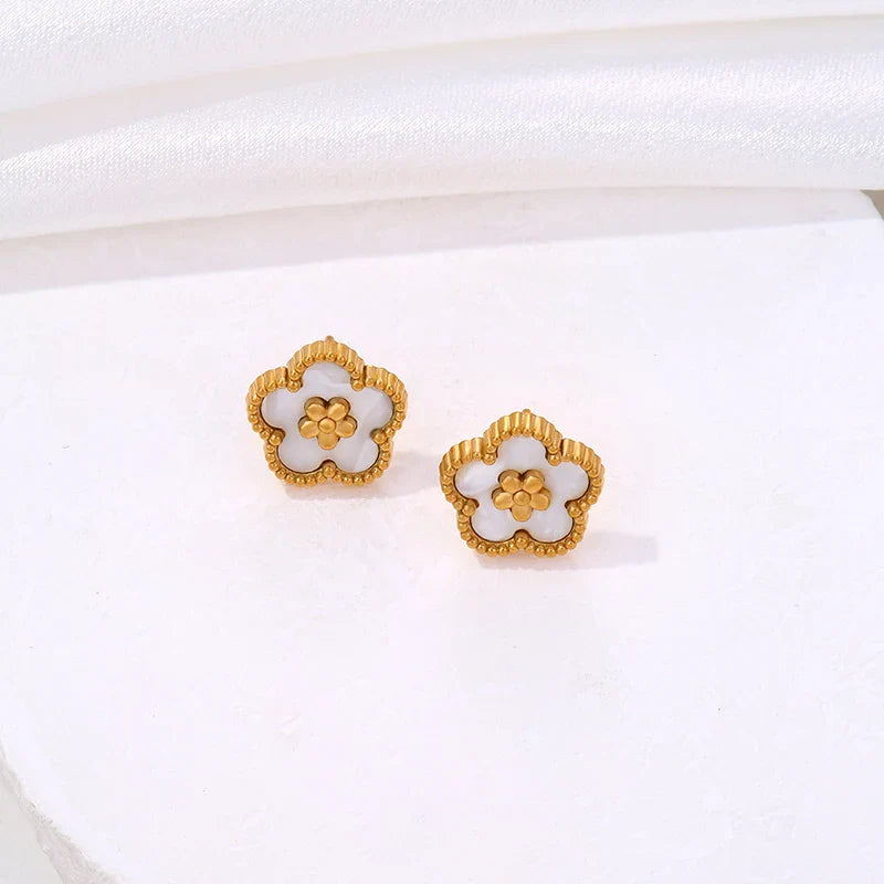 Øreringe med stift og 5-blads kløver hvid