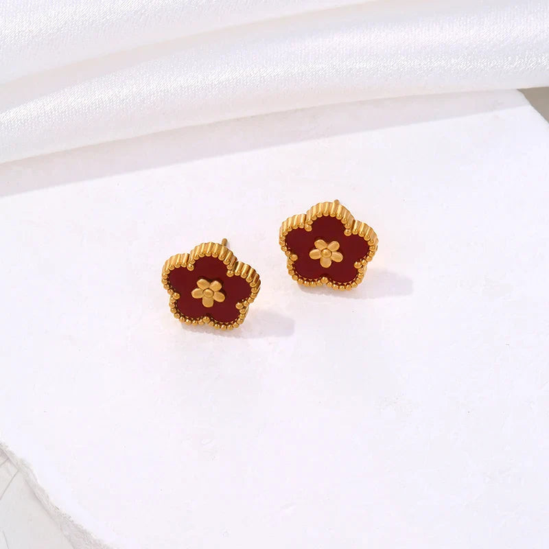 Øreringe med stift og 5-blads kløver rød