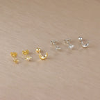 Øredobber med månesigd og stjerner i sølv