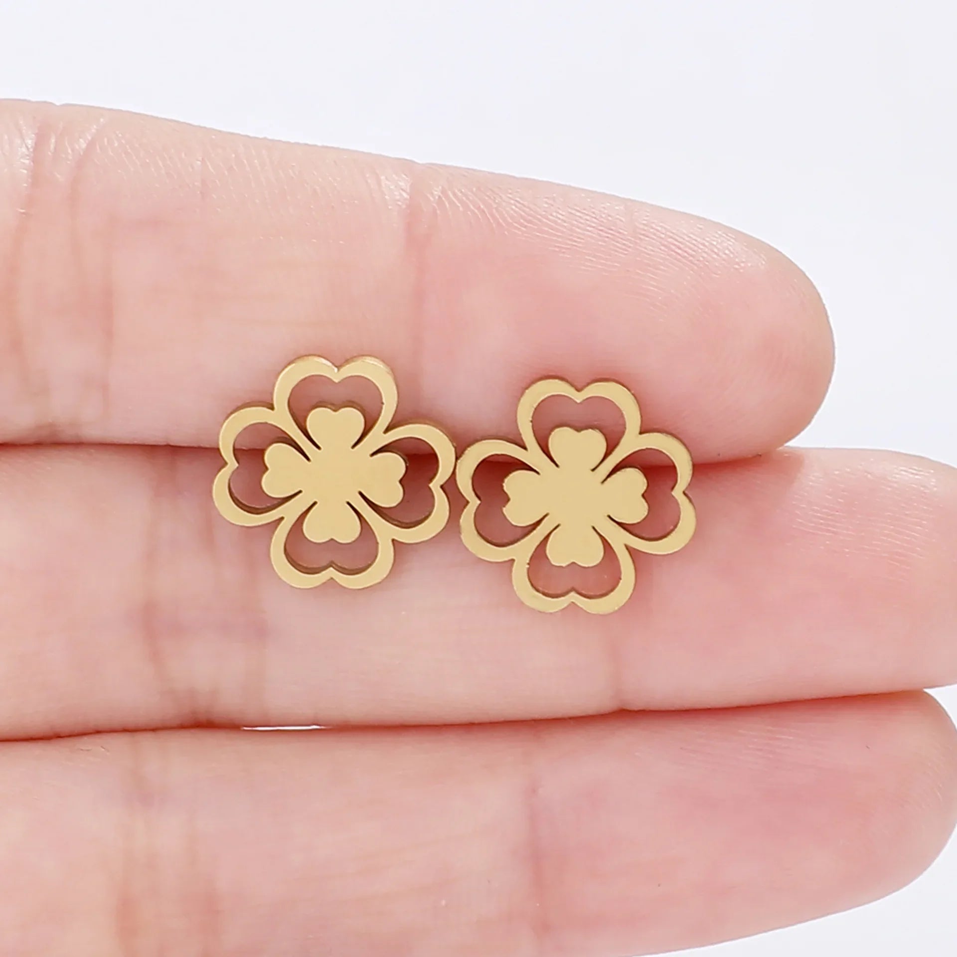 Øreringe i klips med firebladskløver i guld