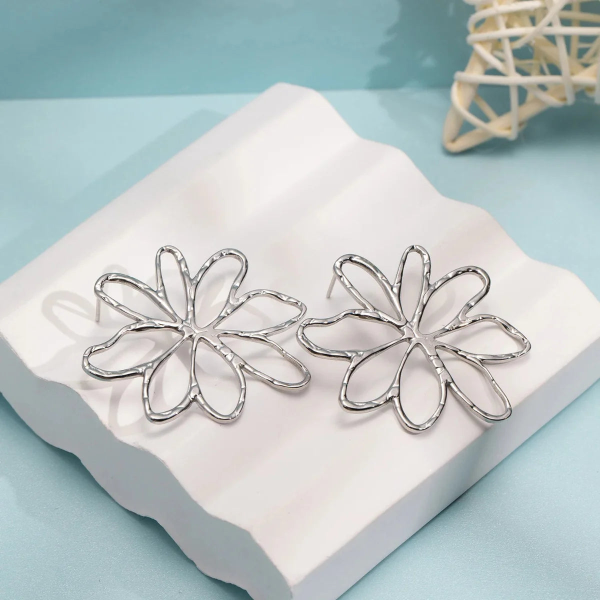 Boucles d'Oreilles Clou Fleurs Asymétriques argent