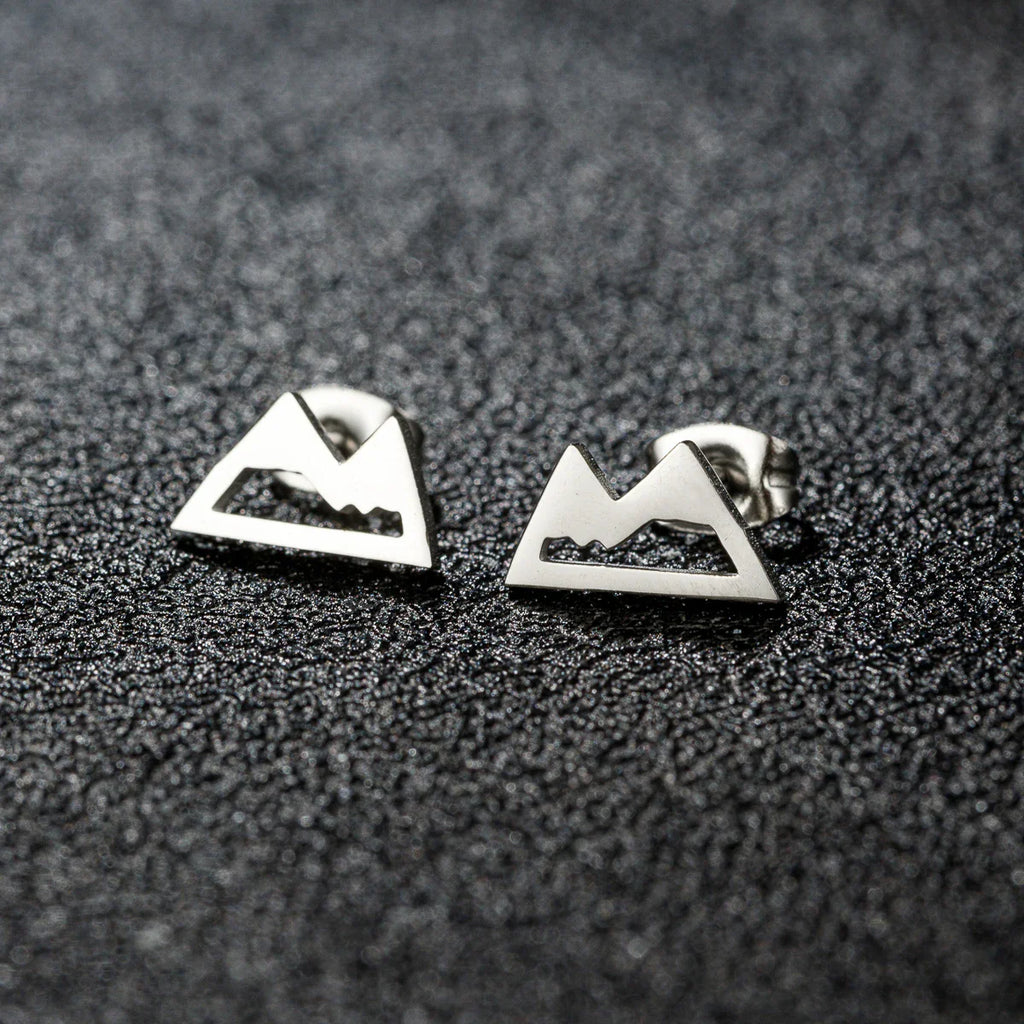 Minimalistiska bergörhängen i silver