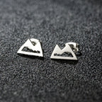 Minimalistiska bergörhängen i silver