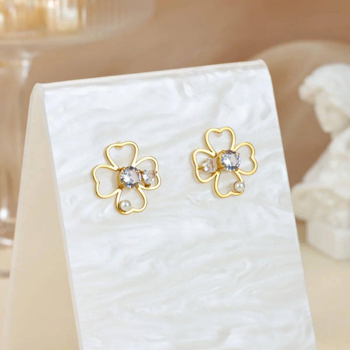 Øredobber med firkløver-stift som gir lykke